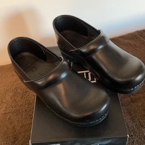 Dansko. Wide Pro Cabrio